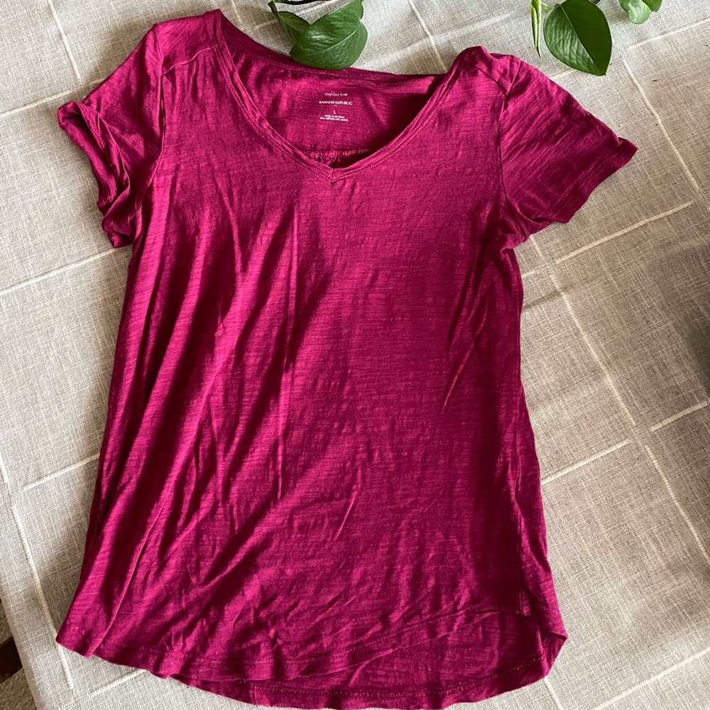 Banana Republic Tee; Magenta; Classic Fit